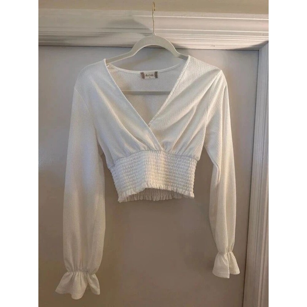 Altar’s state size small long sleeve year round
